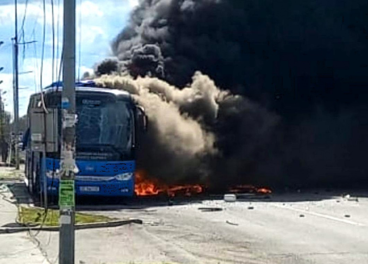 Ракета влучила у автобус з медиками