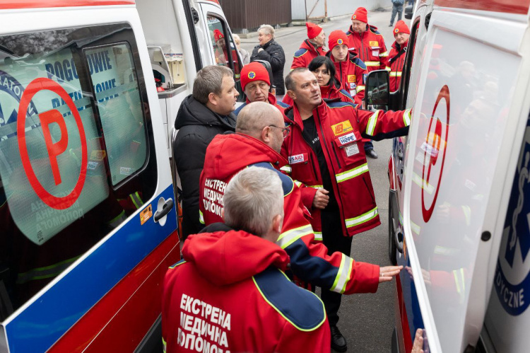 Дніпропетровщина отримала нові автомобілі швидкої допомоги від благодійників