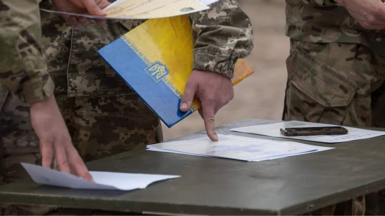 Мобілізовані військові зможуть укласти контракт із ЗСУ: який мінімальний термін