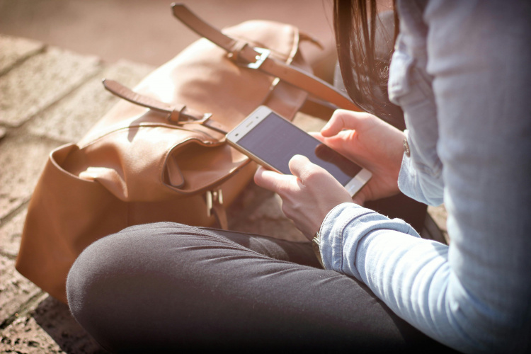 Чи підслуховує смартфон ваші розмови: що відомо і чому вам так здається