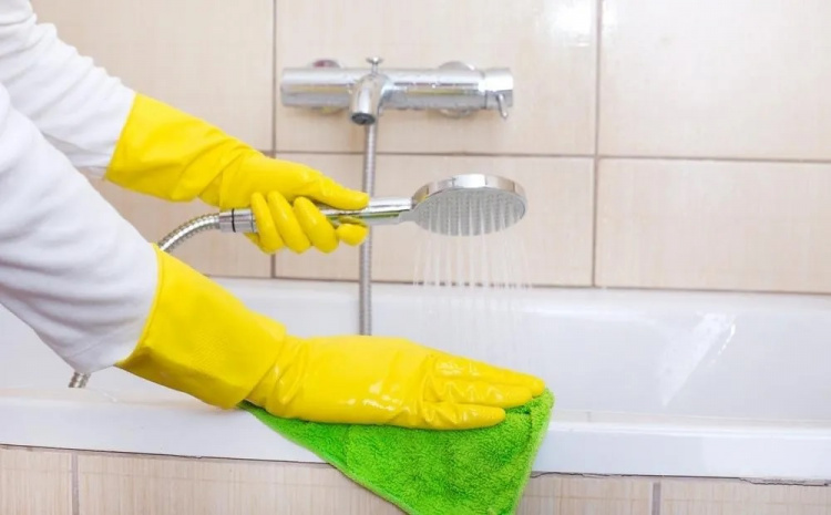 Як очистити ванну від застарілого нальоту та іржі: лайфхаки від клінінгових компаній