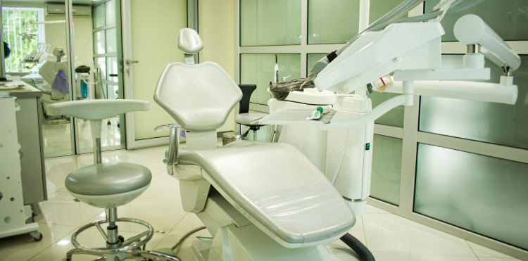 Що робити, коли немає можливості звернутися за стоматологічною допомогою - поради лікарів Дніпропетровщини