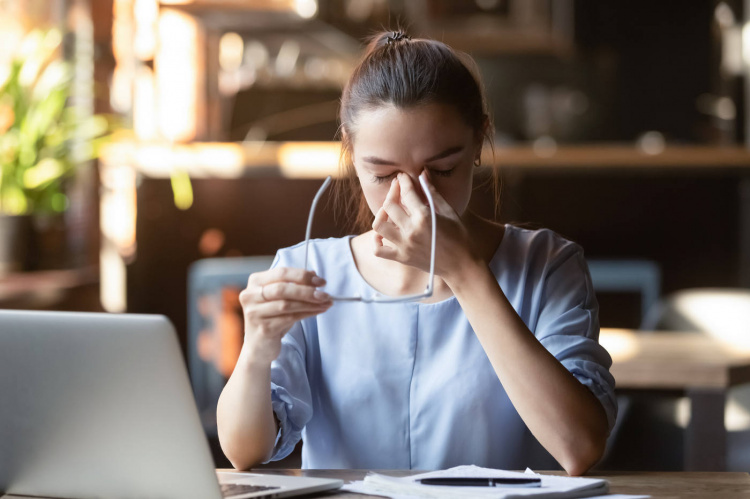 Пастка темряви: чому через відключення світла мешканці Дніпропетровщини масово втрачають зір