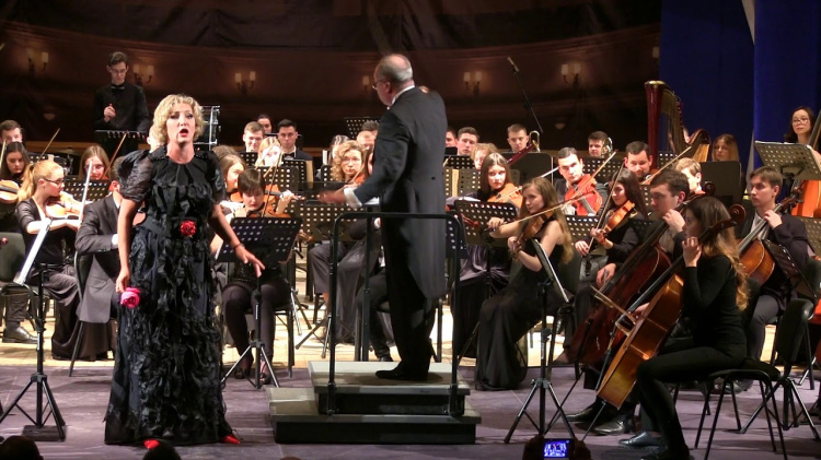 До Кам’янського повертається оперна діва: Анжеліна Швачка проведе майстер-клас у рідному коледжі