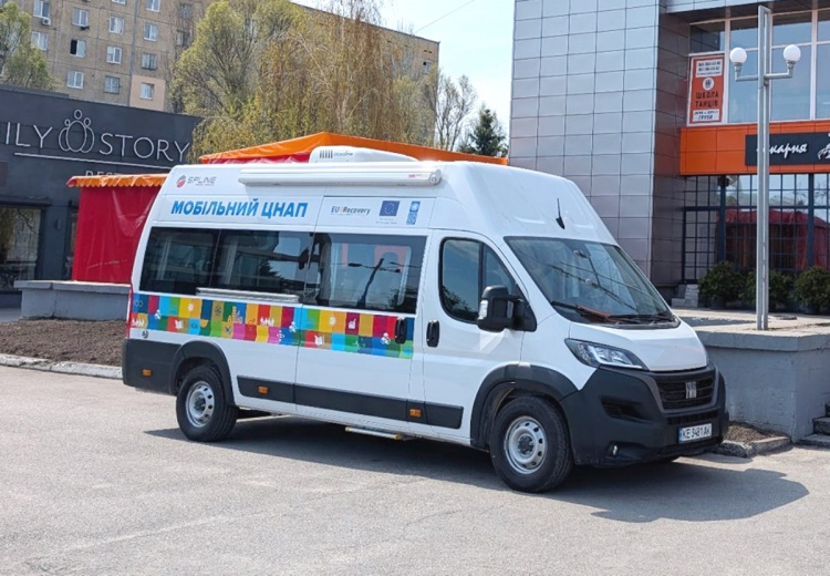 Мобільний ЦНАП у Кам’янському продовжить надавати свої послуги у вересні: графіки та адреси