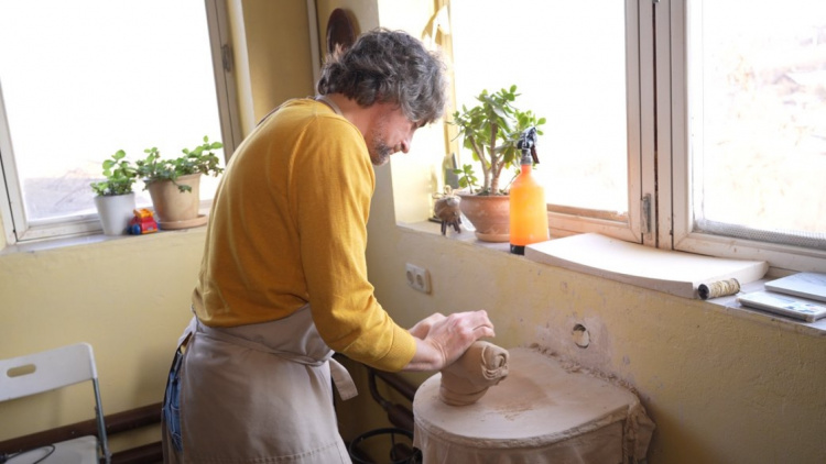 Магія глини: гончар із Дніпра створив рекорд України на колишньому смітнику