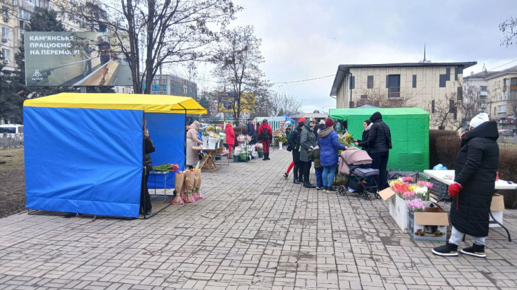 Квітковий ажіотаж у Кам'янському: скільки коштує весняний настрій до Міжнародного жіночого дня