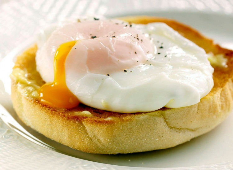 Яйця "Пашот" за три хвилини: найпростіший спосіб приготувати ідеальний сніданок