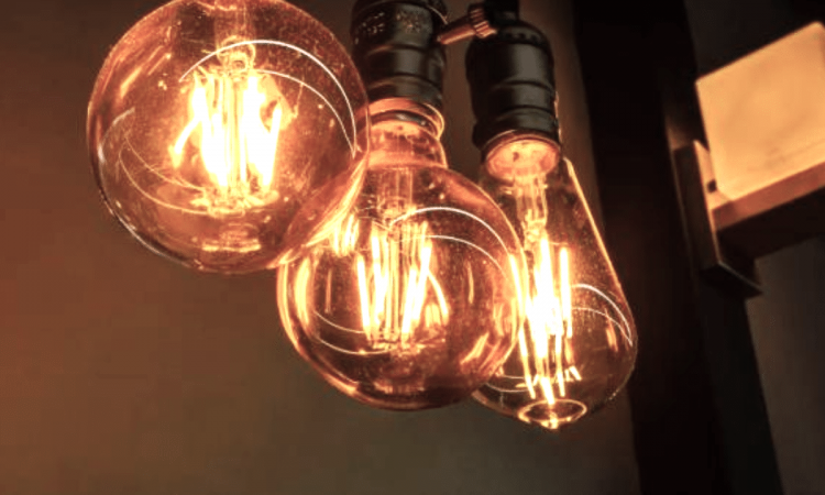 У Кам'янському у четвер, 16 квітня, вимикатимуть світло: графік та адреси відключень