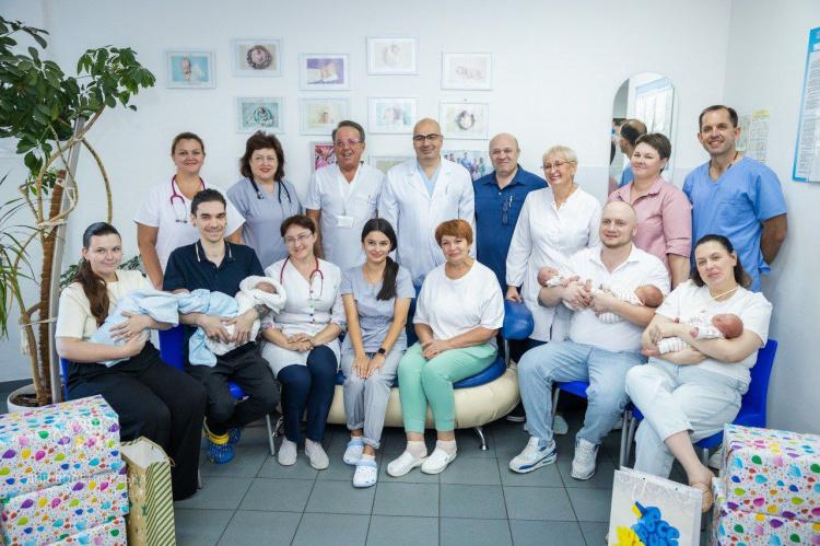 Потрійне щастя помножене на два: на Дніпропетровщині в одному з медзакладів унікальна подія