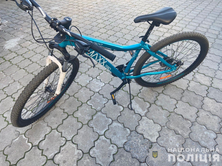 У Кам'янському та районі активізувалися крадії: злодюжки поцупили два велосипеди і мобільний телефон