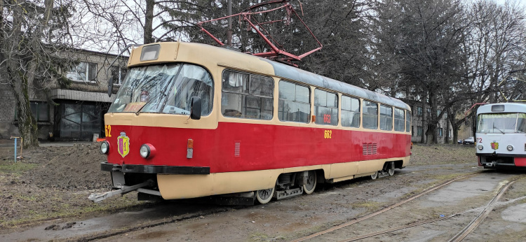 Отримав друге життя після апгрейду: трамвай №662 у Кам'янському дивує оновленим дизайном та комфортом