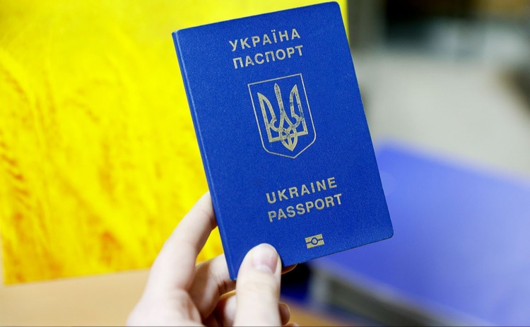 Прострочений паспорт 2025: чи дійсний він під час воєнного стану - відповідь уряду
