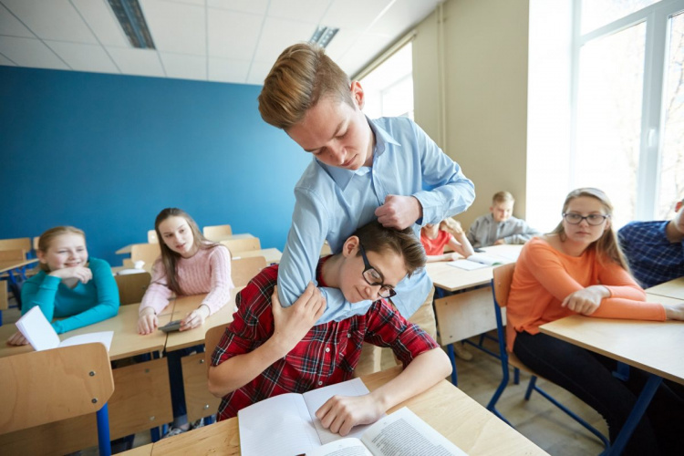 Повідомити про булінг у школі діти можуть самостійно: інструкція для учнів та батьків