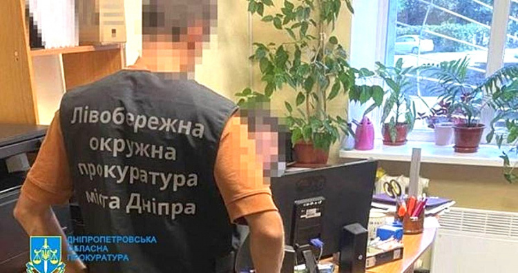 На Дніпропетровщині колишні посадовці Укрзалізниці поклали до власного карману майже 7 мільйонів гривень - подробиці від прокуратури