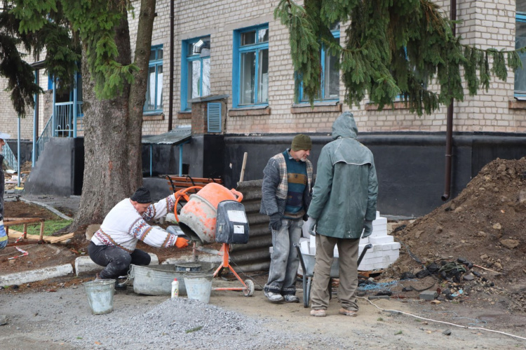 Протирадіаційне укриття в лікарні Кам'янського району зможе вмістити понад 260 осіб - триває ремонт