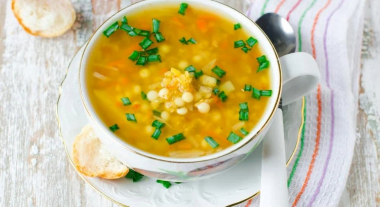 Зваріть ситний суп з сочевиці та рису — дешевий, поживний і з продуктів гуманітарки