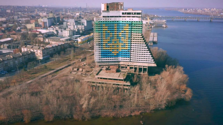 Дніпровський готель Парус в американському хорорі