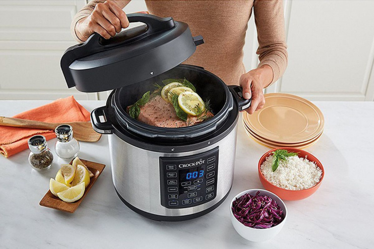 "Закинув і забув" не спрацює: які продукти не можна готувати в мультиварці
