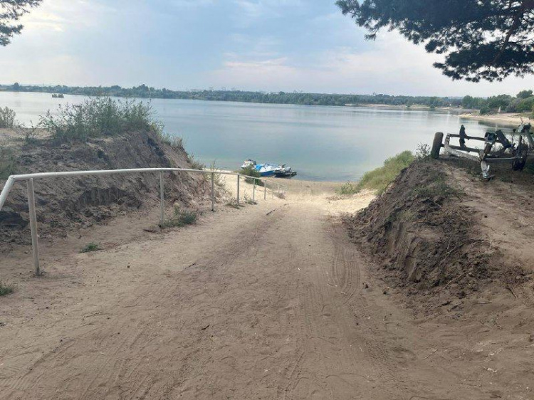 СБУ викрила чиновників з-під Кам'янського, які барижили землями «Блакитних озер»