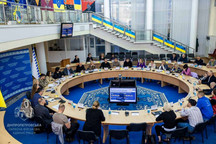 Доступні ЦНАПи, заняття спортом та розвиток кар’єри: на Дніпропетровщині представили проєкти з безбар’єрності
