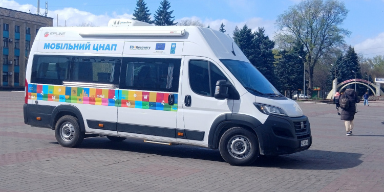 Мобільний ЦНАП у Кам’янському: графік роботи та адреси виїздів у квітні