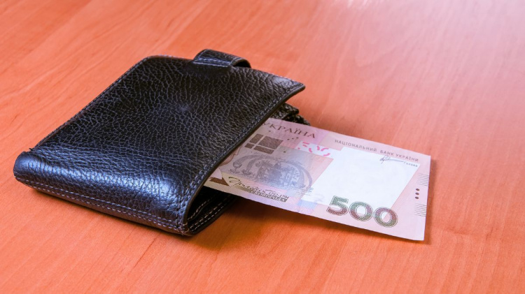 Виплата прийде не у липні, а у серпні двома платежами: в Україні змінили графік нарахування кешбеку