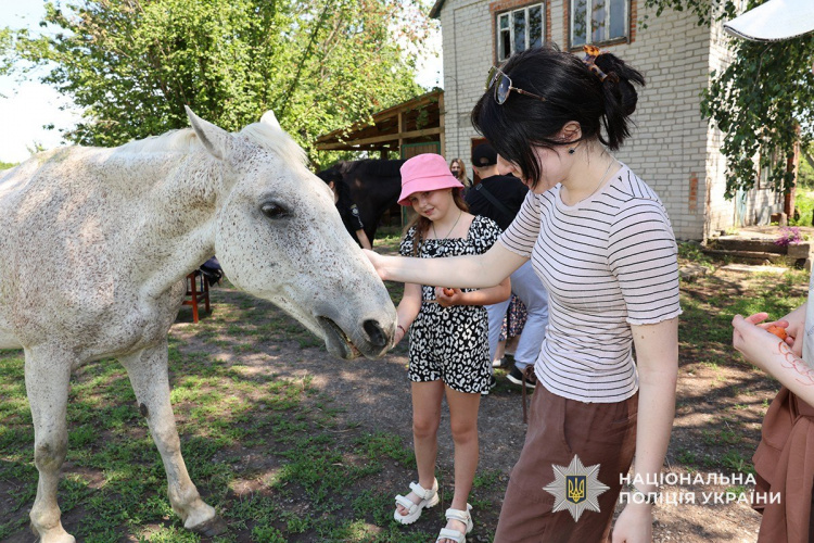 Ветерани та діти відвідали кінну ферму