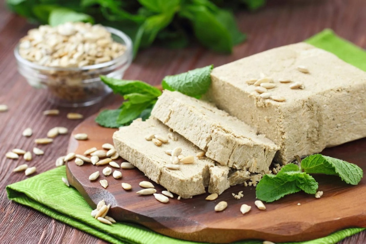 Забутий смак дитинства: готуємо натуральну халву вдома без зайвих зусиль