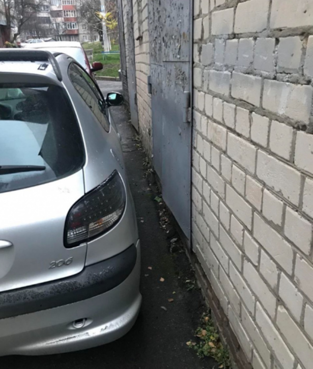 Недбале паркування заважає відновленню світла: звернення до мешканців Кам’янської громади