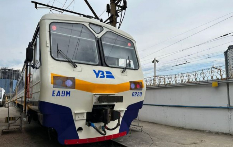 Без черг і кас: застосунок «Укрзалізниці» дозволяє придбати квитки на City Express і приміські поїзди