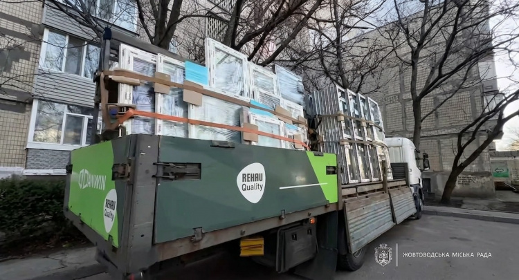 Енергоефективність та комфорт: у Жовтих Водах за підтримки ООН замінюють вікна у багатоповерхівках
