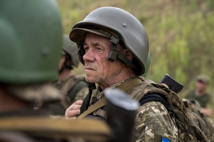 Чи мобілізують чоловіків старше 50 років і які правила зараз діють