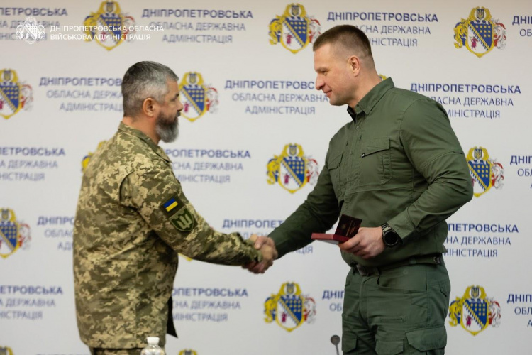 Від медсестри до гірника: на Дніпропетровщині нагородили героїв тилу