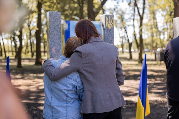 У Верхівцевській громаді Кам'янського району відкрили «Алею Слави Героям»