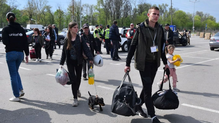 Чому європейські країни масово повертають українців додому: три категорії громадян під загрозою депортації