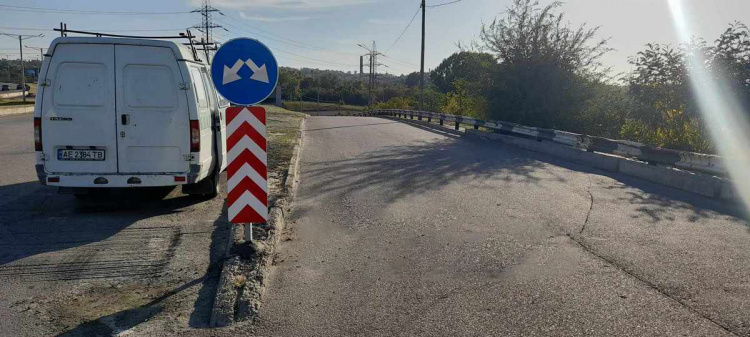 На вихідних у Кам'янському встановили нові знаки дорожнього руху - фото