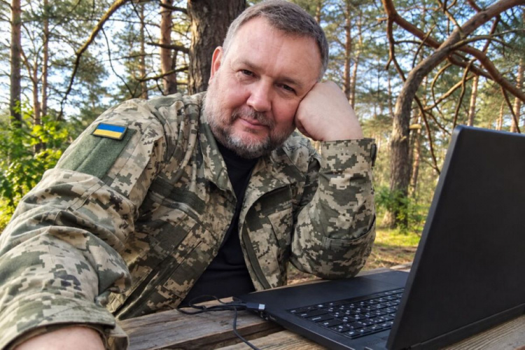 Письменник з Кам’янського району продовжує писати для дітей