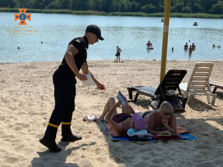 Фахівці служби порятунку прийшли до кам'янчан на водойми - що сталося