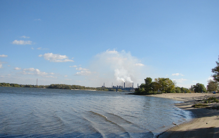 У Дніпрі через спеку погіршився стан води: чи безпечно купатися в річці