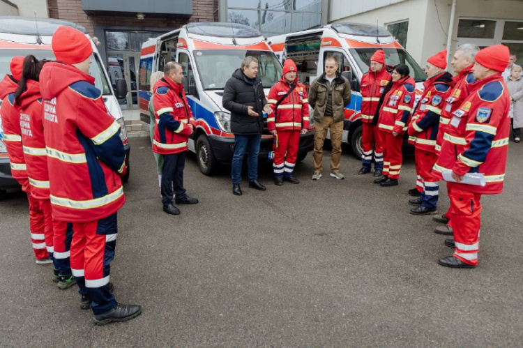 Дніпропетровщина отримала нові автомобілі швидкої допомоги від благодійників