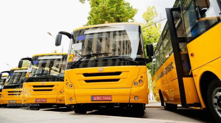 Громада Кам'янського району вперше отримала шкільний автобус з місцями для для дітей з особливими освітніми потребами