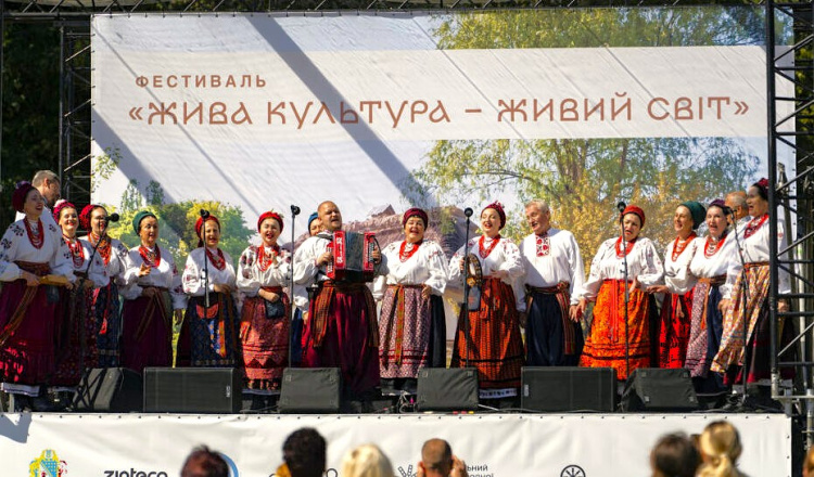 У Києві презентували унікальну зливану кашу, яку варять у селищі біля Кам'янського