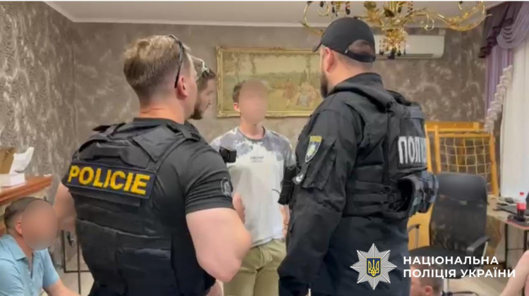 В Україні викрали міжнародну банду псевдобанкірів - "мозок" шахраїської схеми знаходився у Дніпрі