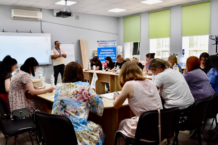 Де на Дніпропетровщині можна отримати грошову допомогу від Карітас