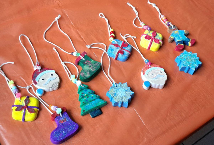 Творчість, що об'єднує: у Кам’янському маріупольці створювали різдвяні обереги