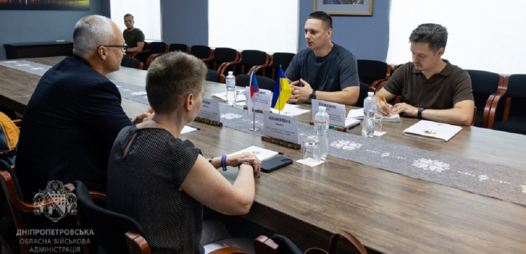 Чеські партнери посилюють медицину Дніпропетровщини: незабаром - мобільний банк крові