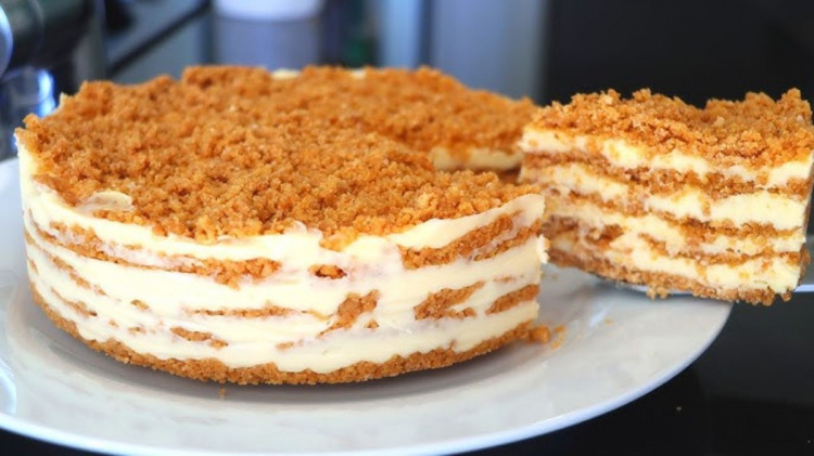 Краще за еклери з Парижа: лінивий торт на сковороді, який готується за 15 хвилин