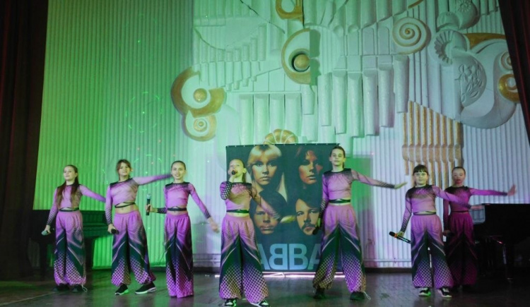 “Mamma Mia” наживо: юні артисти Кам’янського влаштували у місті справжній музичний вибух