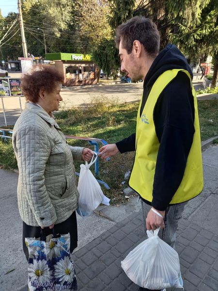 На вулицях Кам'янського пройшла благодійна акція - фотофакт